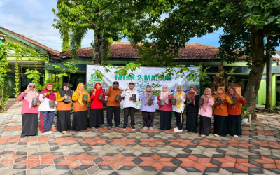 Peringati Hari Bumi 2026, MTsN 2 Madiun Gelar Aksi Tanam Pohon untuk Lestarikan Keanekaragaman Hayati