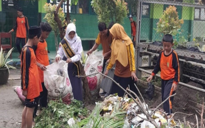 Peringati Hari Peduli Sampah Nasional 2026, MTsN 2 Madiun Perkuat Budaya Pengelolaan Sampah Berkelanjutan